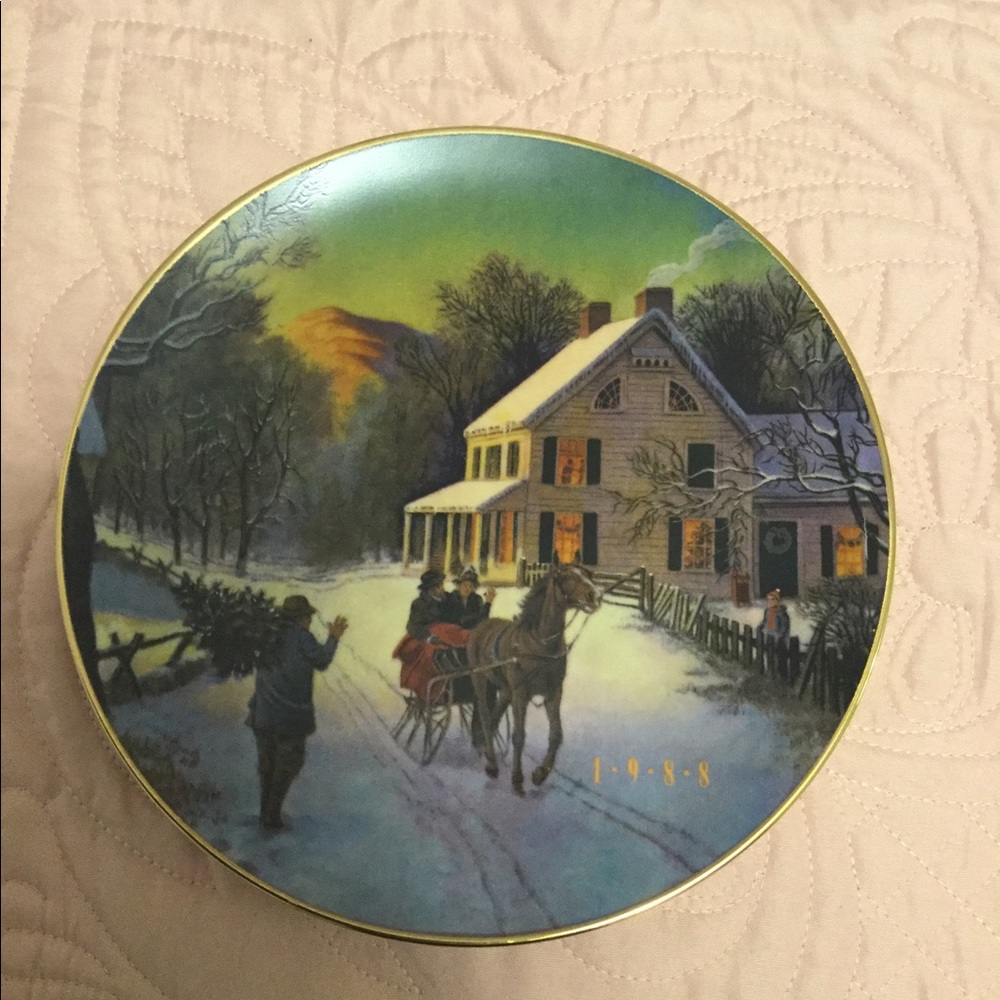 Avon 1988 Christmas decorative plate
